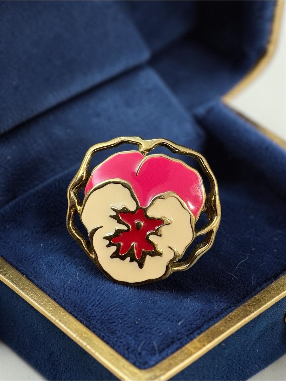 1990 Avon Full Bloom Pansy Brooch